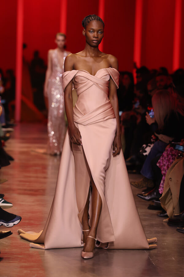 PARIS, FRANCE - JANUARY 24: (EDITORIAL USE ONLY - For Non-Editorial use please seek approval from Fashion House) A model walks the runway during the Elie Saab Haute Couture Spring/Summer 2024 show as part of Paris Fashion Week on January 24, 2024 in Paris, France. (Photo by Pascal Le Segretain/Getty Images)